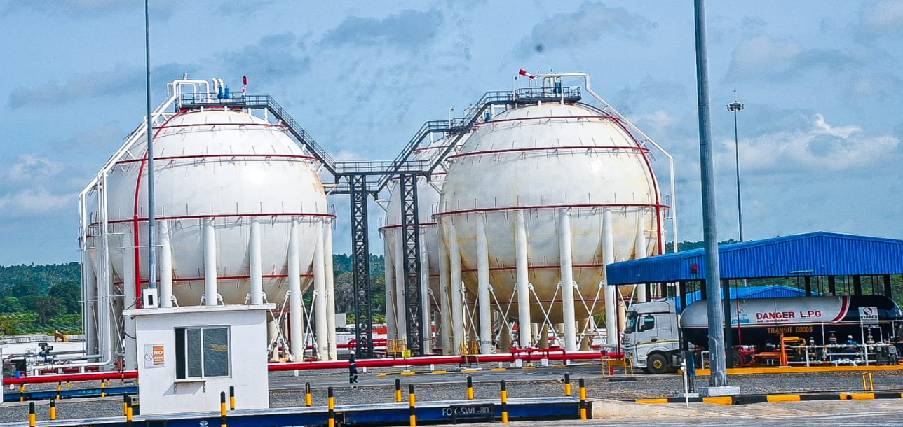 PS Harsama Kello Inspects Coast Petroleum and Gas Facilities - Image 2